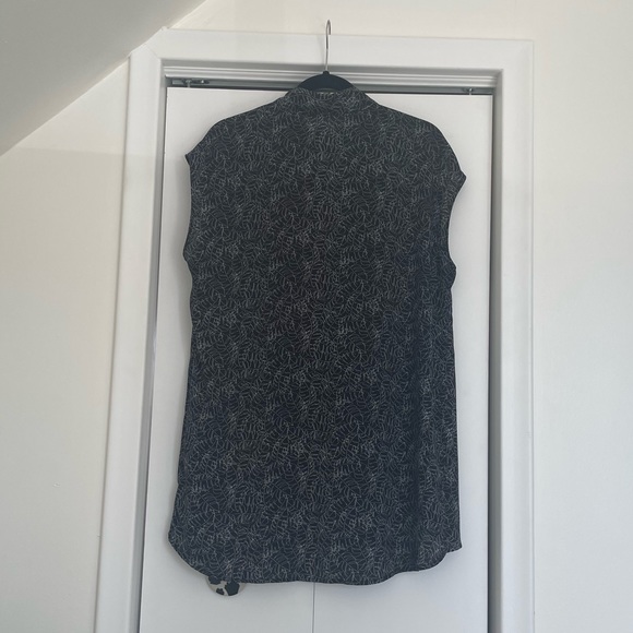 CONTEMPORAINE Flowy Cap Sleeve Button Down - Picture 2 of 9